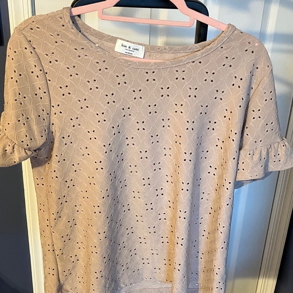 Kim & Cami Tops - Kim & Cami Short Sleeve Ruffle Top Floral Outline M Mauve Beige